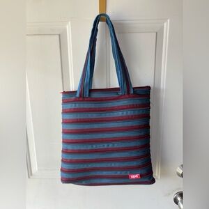 Zipit blue/burgundy tote